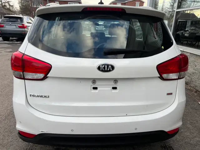 2016 Kia Rondo - Photo 9