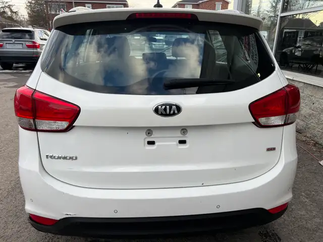 2016 Kia Rondo - Photo 10
