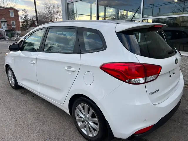 2016 Kia Rondo - Photo 12