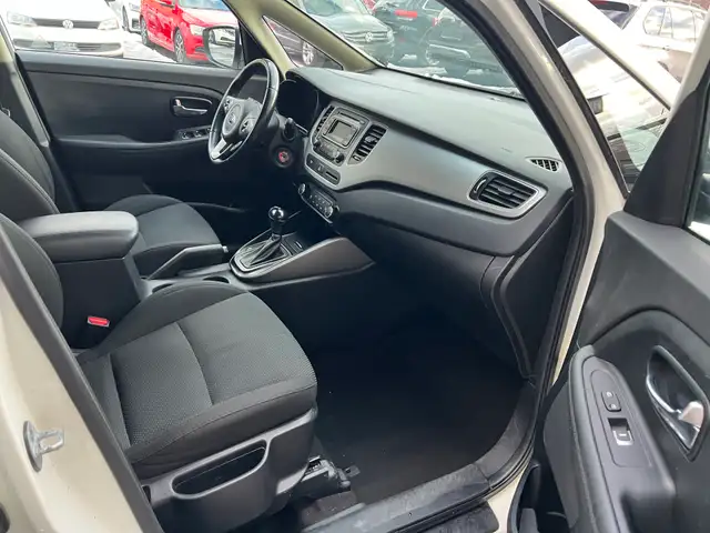 2016 Kia Rondo - Photo 16