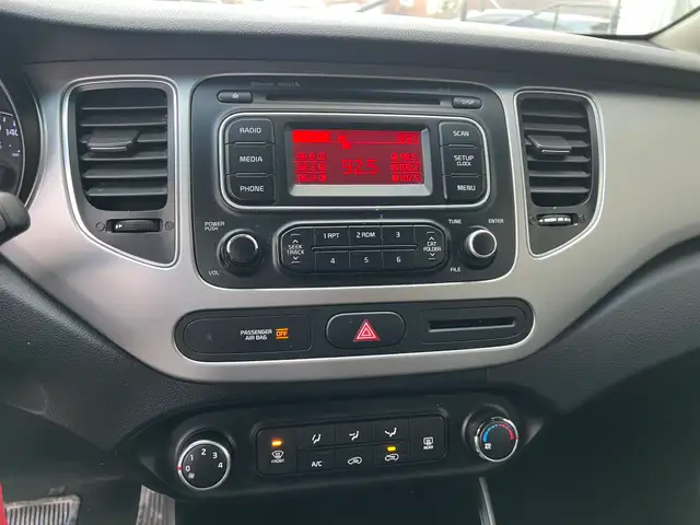 2016 Kia Rondo - Photo 22