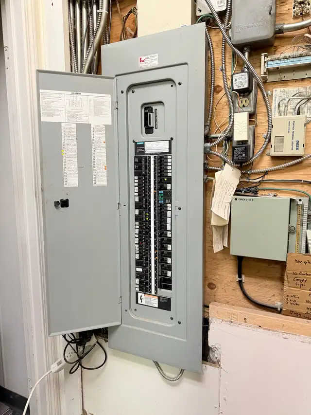 Electrician - Photo 2