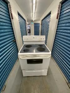 WHITE ELECTRIC STOVE OVEN