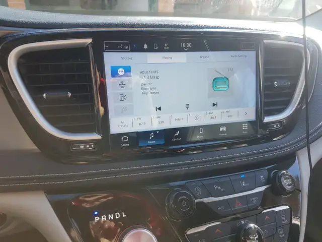 2023 Chrysler Pacifica Touring L with 74800km driven for TRADE - Photo 6