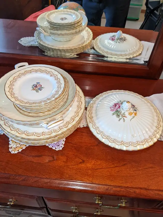 Antique Royal Doulton  Cromwell dishes