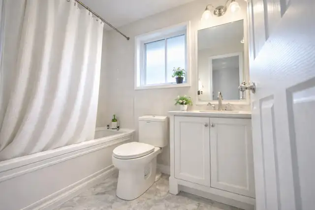 Large Master Bedroom Available – Close to GO/TTC – $1299 - Photo 2