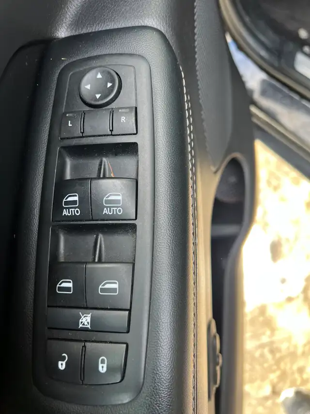 2017 Jeep Grand Cherokee - Photo 19