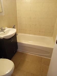 2 Bedroom June 1, Located on the main floor, ONE month free rent - Photo 6