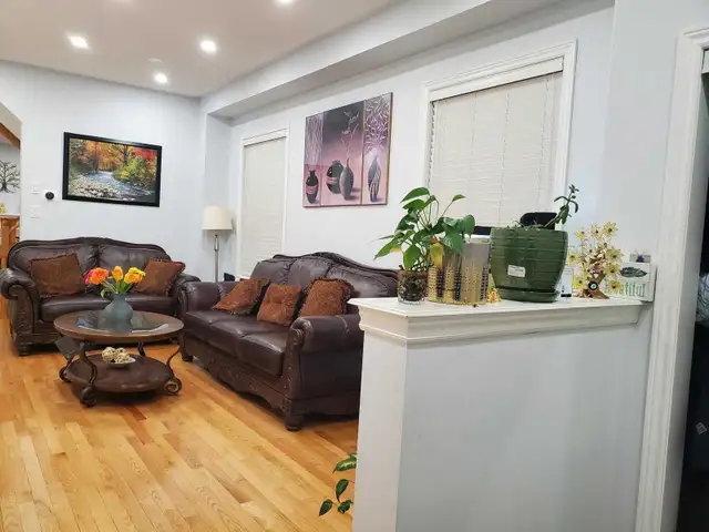 Detached 4BR/3WR house June 1 - Photo 3