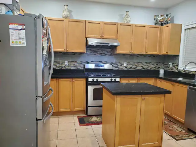 Detached 4BR/3WR house June 1 - Photo 4