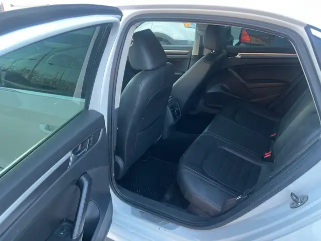 2016 Volkswagen Passat - Photo 15