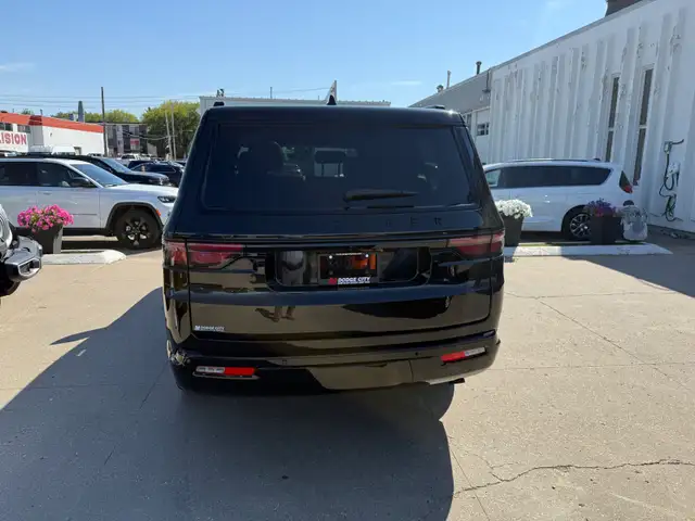 2025 Wagoneer Carbide Edition Series II - Photo 2