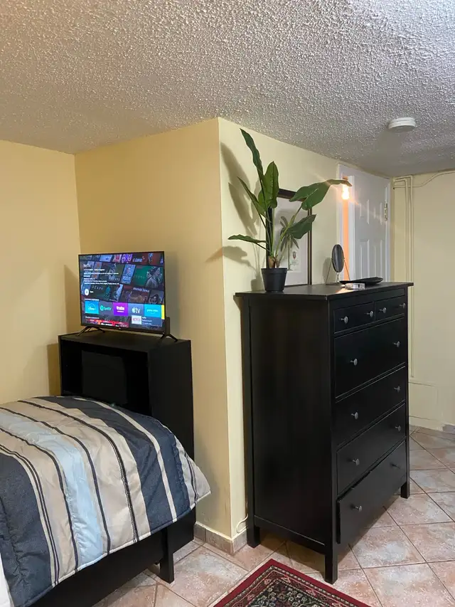 Room for rent in Toronto - Photo 4
