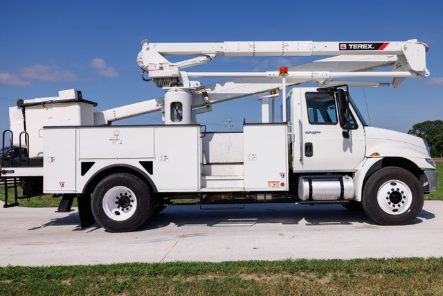 2013 International 4300 Terex TL60 Bucket Truck - Photo 2