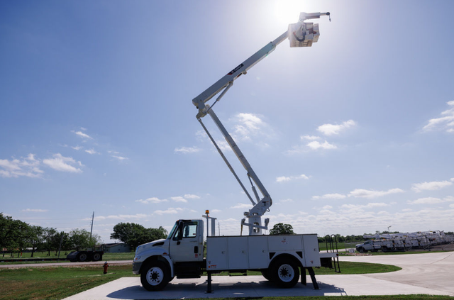 2013 International 4300 Terex TL60 Bucket Truck - Photo 3