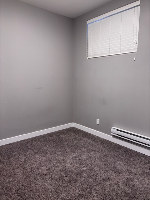 Large ceilings, bright basement site-Exhibition area - Photo 9