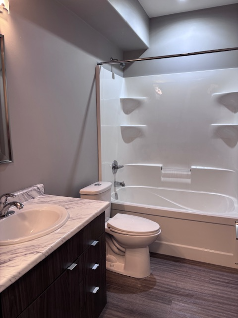 Large ceilings, bright basement site-Exhibition area - Photo 11