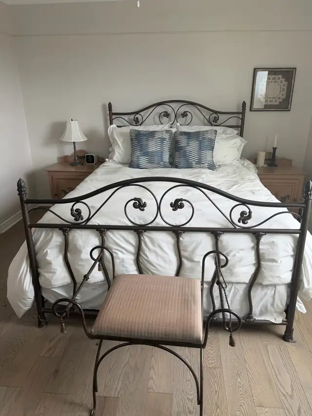 Bedroom Set  Queen Size