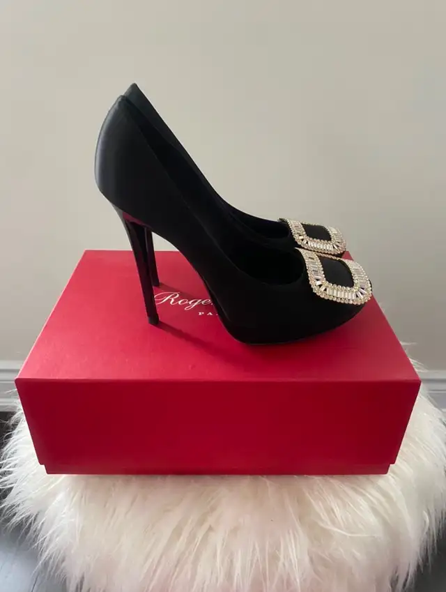 Brand New Roger Vivien Classic Black High Heels For Sale - Photo 2