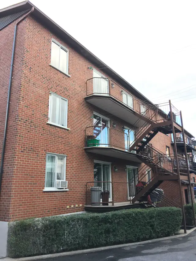 4 1/2 À LOUER (RIVIÈRE-DES-PRAIRIES) - Photo 2