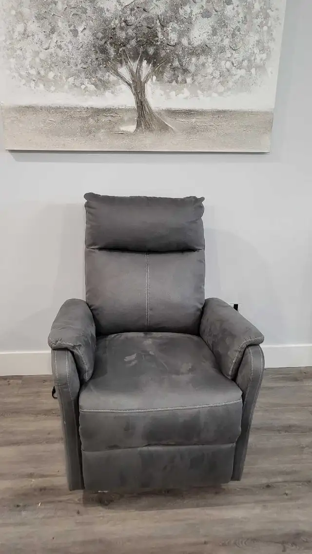 Like New . Power Recliner