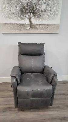 Like New . Power Recliner