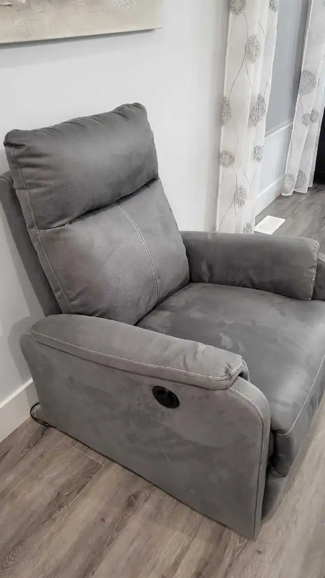 Like New . Power Recliner - Photo 2