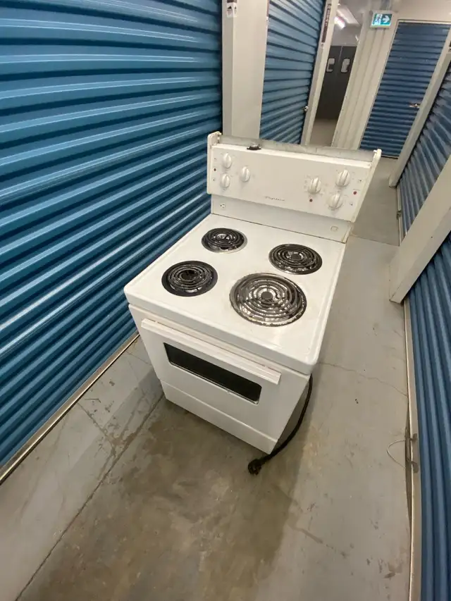 SLIGHTLY USED ELECTRIC STOVE - Photo 3