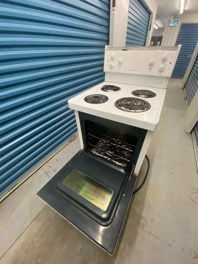 SLIGHTLY USED ELECTRIC STOVE - Photo 5