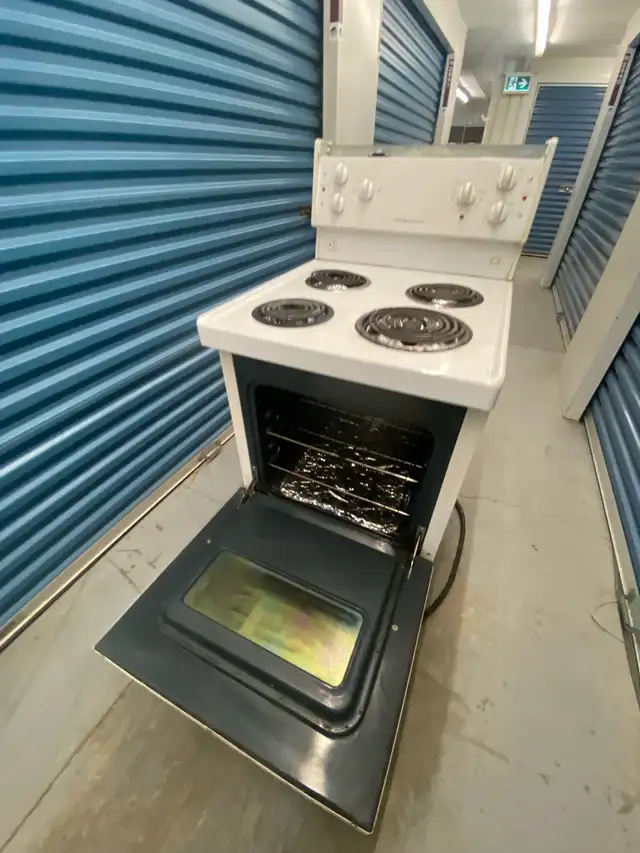 SLIGHTLY USED ELECTRIC STOVE - Photo 9