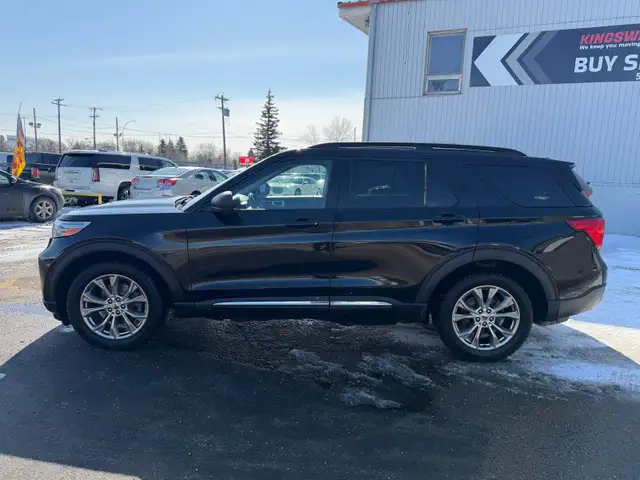 2020 Ford Explorer XLT 4X4 / CAPTAIN CHAIRS / LEATHER LOADED - Photo 2