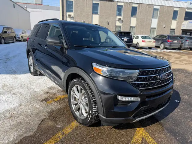 2020 Ford Explorer XLT 4X4 / CAPTAIN CHAIRS / LEATHER LOADED - Photo 7