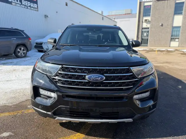 2020 Ford Explorer XLT 4X4 / CAPTAIN CHAIRS / LEATHER LOADED - Photo 8