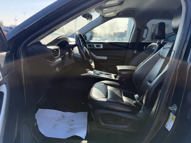 2020 Ford Explorer XLT 4X4 / CAPTAIN CHAIRS / LEATHER LOADED - Photo 9