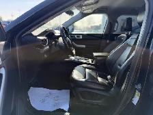 2020 Ford Explorer XLT 4X4 / CAPTAIN CHAIRS / LEATHER LOADED - Photo 9