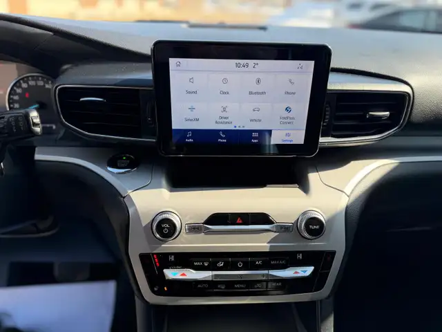 2020 Ford Explorer XLT 4X4 / CAPTAIN CHAIRS / LEATHER LOADED - Photo 14