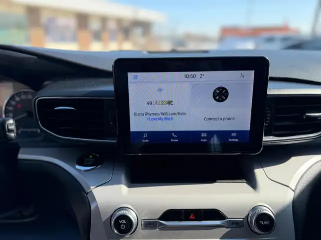 2020 Ford Explorer XLT 4X4 / CAPTAIN CHAIRS / LEATHER LOADED - Photo 15