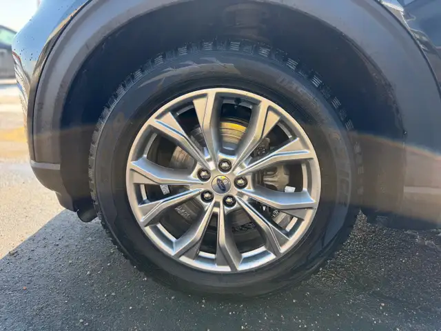 2020 Ford Explorer XLT 4X4 / CAPTAIN CHAIRS / LEATHER LOADED - Photo 20