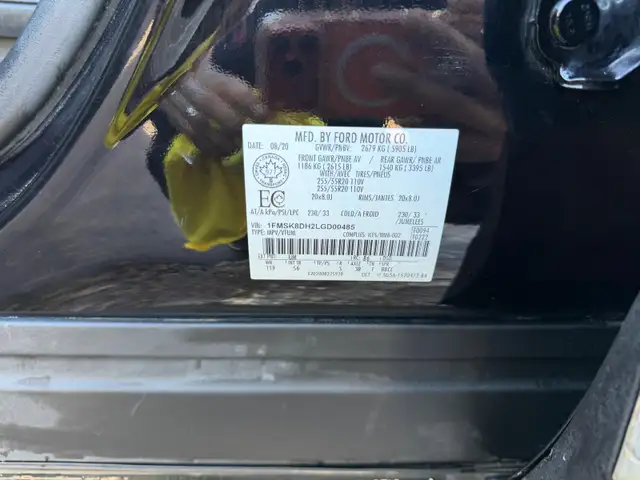 2020 Ford Explorer XLT 4X4 / CAPTAIN CHAIRS / LEATHER LOADED - Photo 21