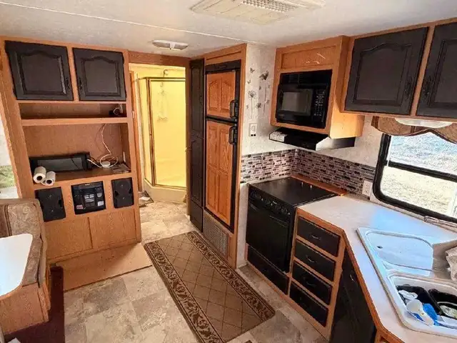 2006 Keystone Montana 315 RLS camper trailer - Photo 4