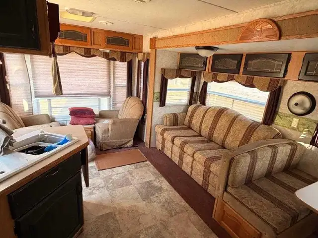 2006 Keystone Montana 315 RLS camper trailer - Photo 6