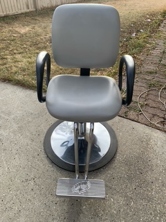 Hydraulic Hair Cutting Chair - Photo 2