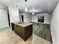 3 ½ Boul. Bastien, près des Galeries de la Capitale