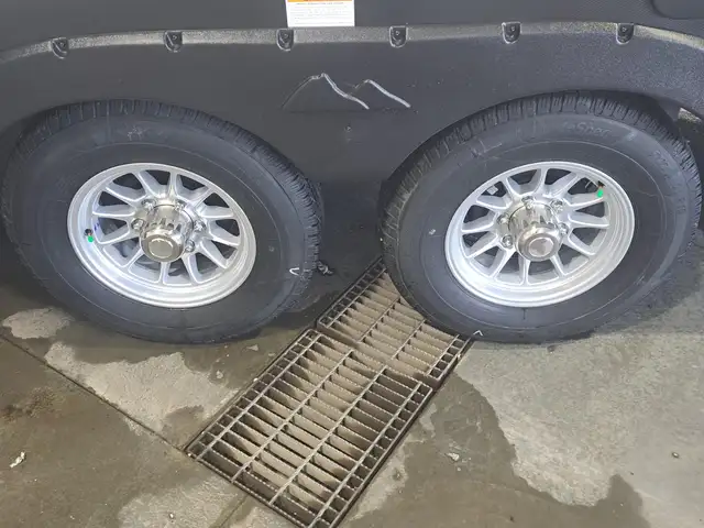 Fully Equipped Fifth Wheel with Big Features in a Compact Size - Photo 4