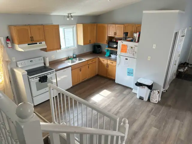 3 rooms Fanshawe student house on Thurman May 1, 2026 ALL INCLSV - Photo 3