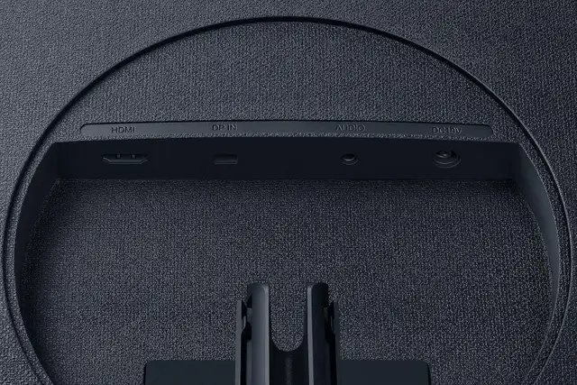 Samsung 32' 4K UHD Curved Screen LCD Monitor - Photo 2