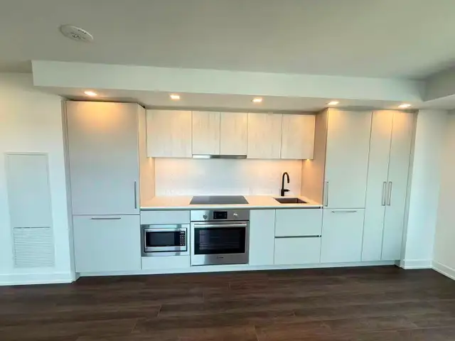 Bloor and Sherbourne 3 Bed 3 Bath Luxury Burke Condo for Rent - Photo 2