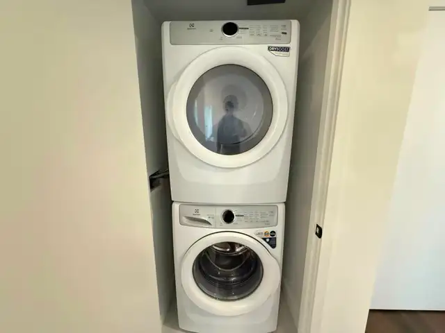 Bloor and Sherbourne 3 Bed 3 Bath Luxury Burke Condo for Rent - Photo 10