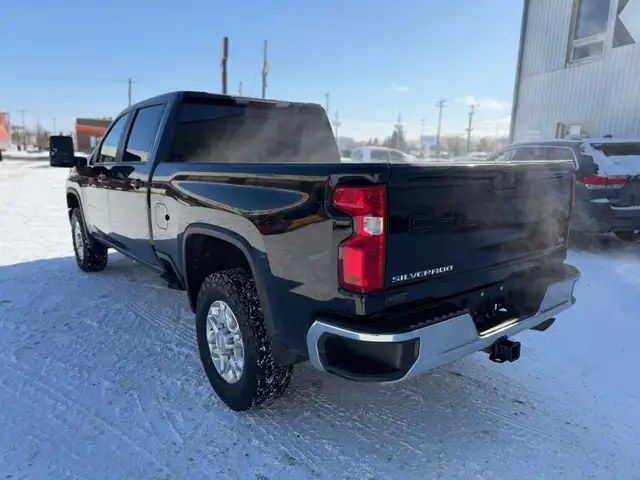2020 Chevrolet Silverado 2500HD LT /6.6L GAS /4X4 /NO ACCIDENTS - Photo 3