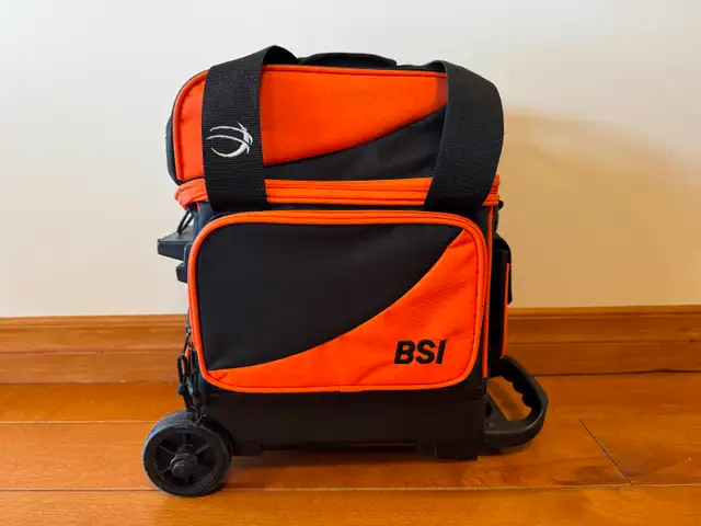 SAC ET BOULE DE BOWLING EN PARFAITE CONDITION